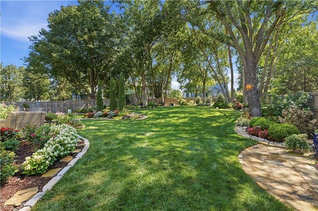 15231 Woodson Lane, Overland Park, KS 66223