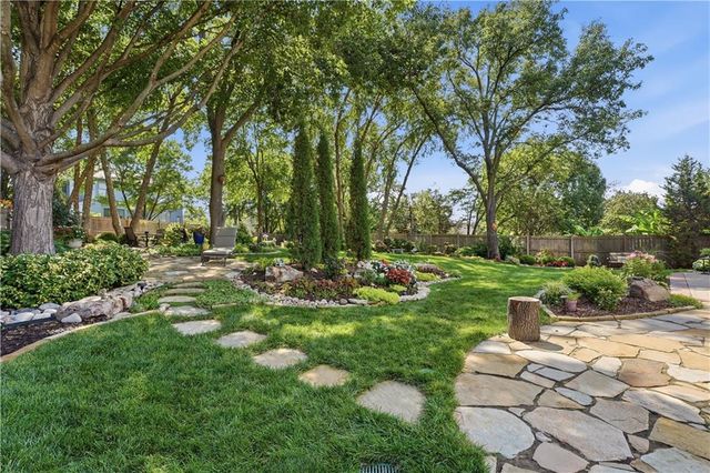 15231 Woodson Lane, Overland Park, KS 66223