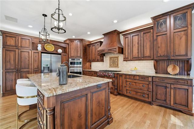15231 Woodson Lane, Overland Park, KS 66223