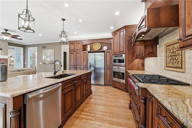 15231 Woodson Lane, Overland Park, KS 66223
