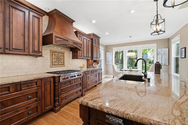 15231 Woodson Lane, Overland Park, KS 66223