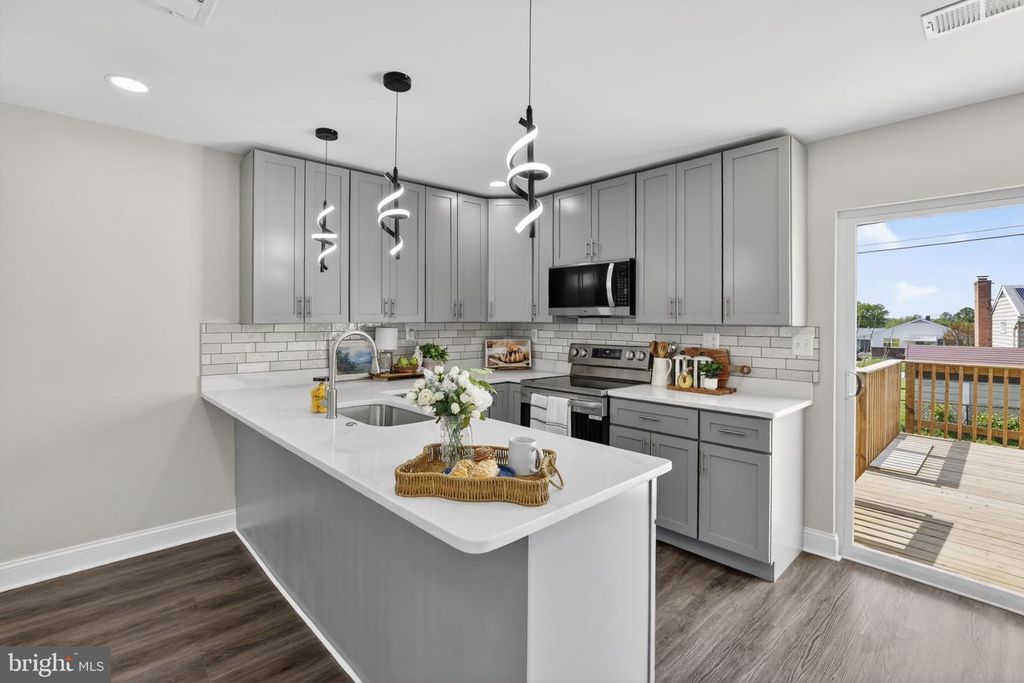 Image 11 of property listing at 3114 BETLOU JAMES PL, Baltimore, MD 21207