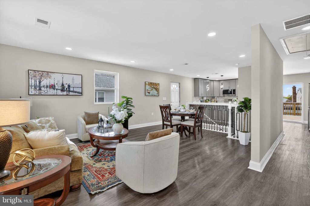 Image 6 of property listing at 3114 BETLOU JAMES PL, Baltimore, MD 21207