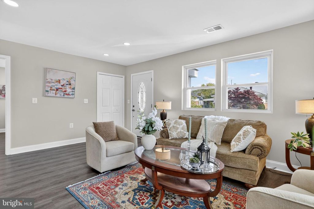 Image 8 of property listing at 3114 BETLOU JAMES PL, Baltimore, MD 21207