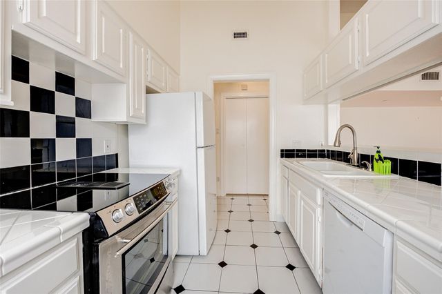 2501 Driscoll Street, Houston, TX 77019