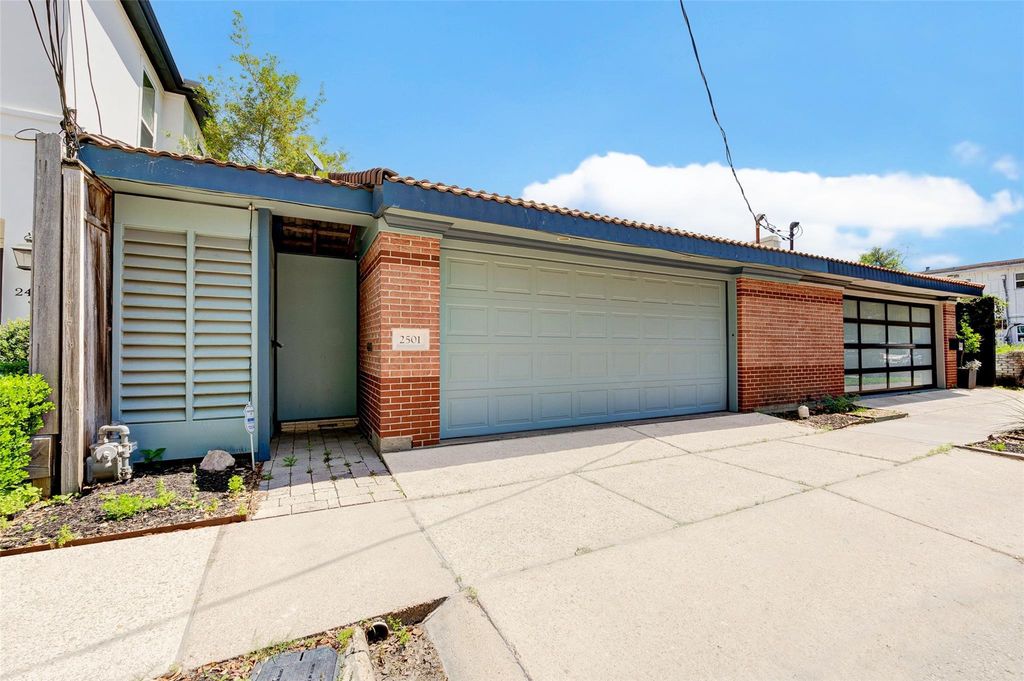 2501 Driscoll Street, Houston, TX 77019