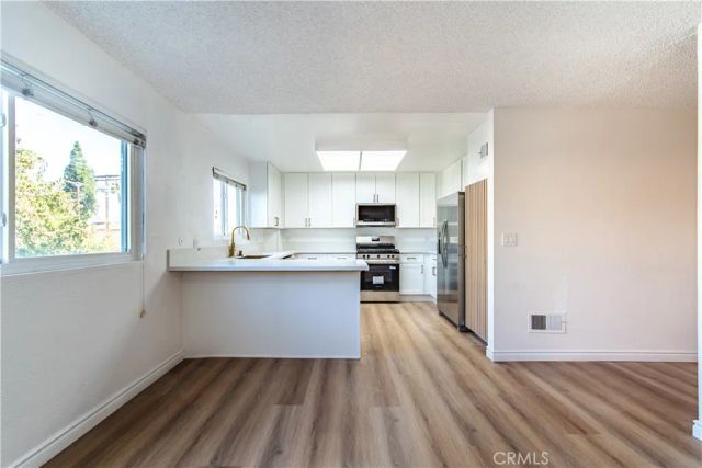8851 Independence Avenue APT 33, Los Angeles, CA 91304