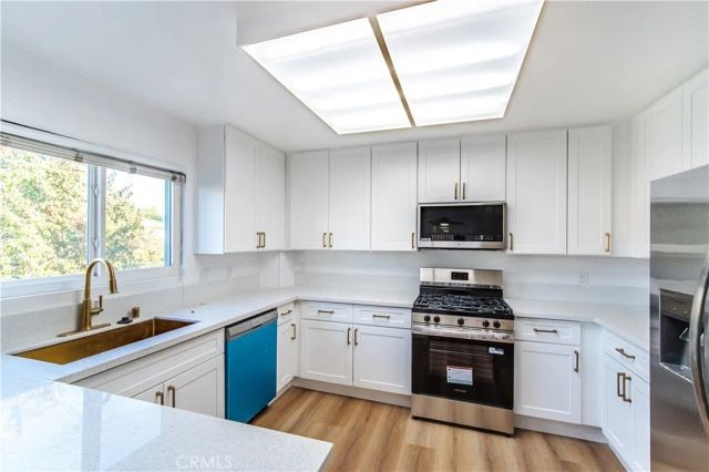 8851 Independence Avenue APT 33, Los Angeles, CA 91304