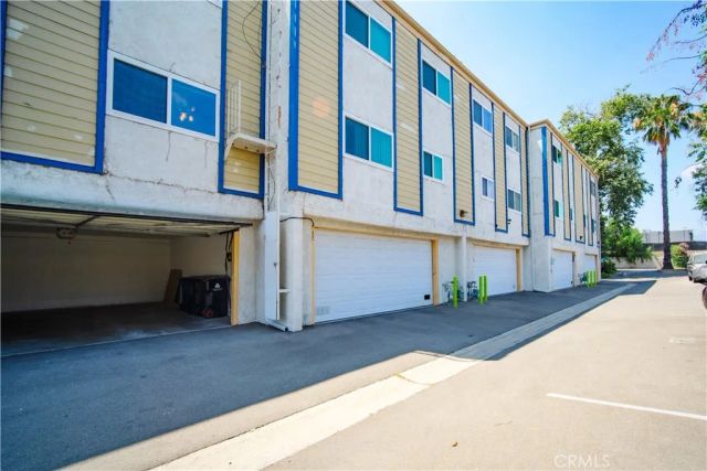 8851 Independence Avenue APT 33, Los Angeles, CA 91304