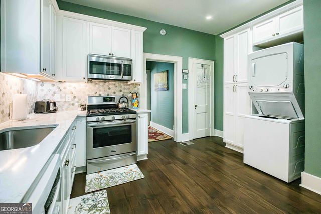 309 E 34th Street, Savannah, GA 31401