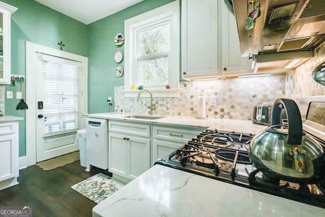 309 E 34th Street, Savannah, GA 31401