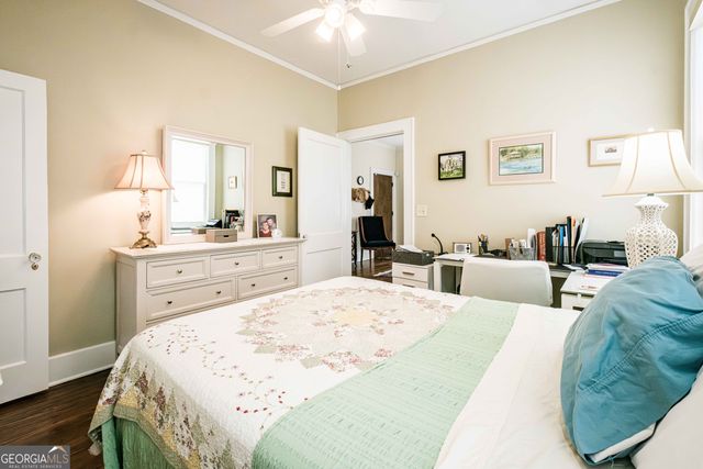 309 E 34th Street, Savannah, GA 31401