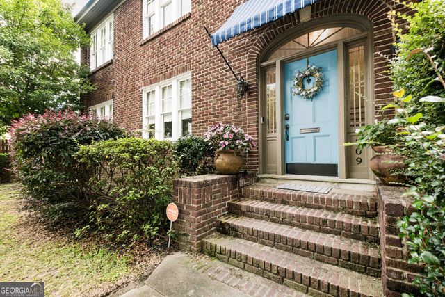 309 E 34th Street, Savannah, GA 31401