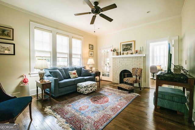 309 E 34th Street, Savannah, GA 31401