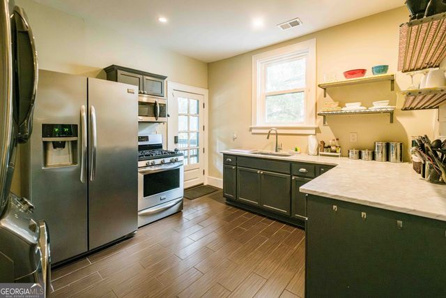 309 E 34th Street, Savannah, GA 31401