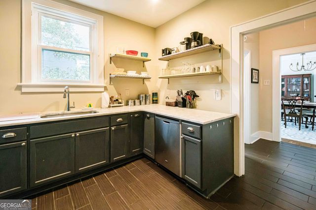 309 E 34th Street, Savannah, GA 31401