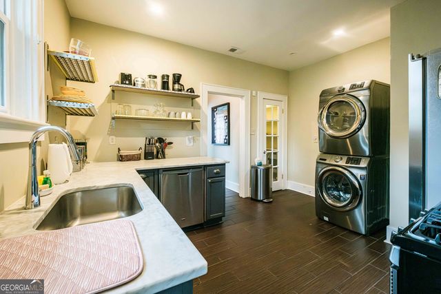 309 E 34th Street, Savannah, GA 31401