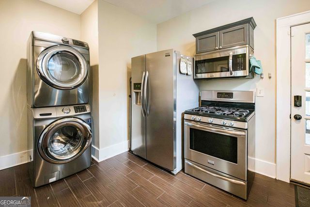 309 E 34th Street, Savannah, GA 31401