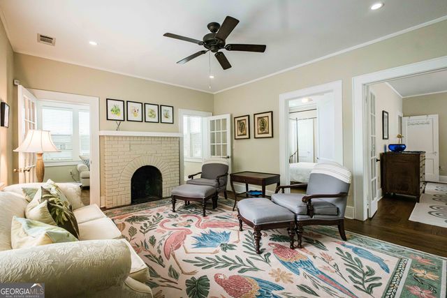 309 E 34th Street, Savannah, GA 31401