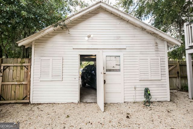 309 E 34th Street, Savannah, GA 31401