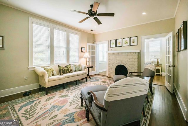 309 E 34th Street, Savannah, GA 31401