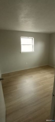 152 Surrey Drive 156, Bristol, CT 06010