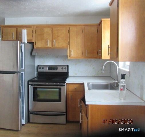 152 Surrey Drive 156, Bristol, CT 06010