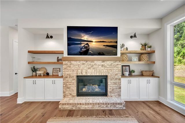 401 Oakleigh Avenue, Woodstock, GA 30188