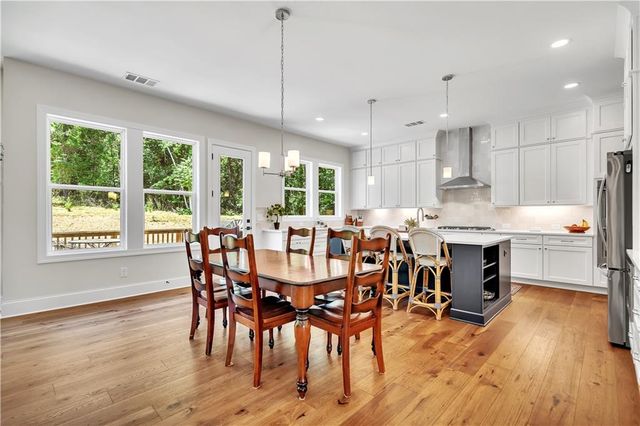 401 Oakleigh Avenue, Woodstock, GA 30188