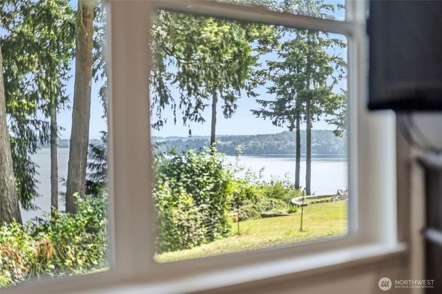 11209 Riviera Drive, Anderson Island, WA 98303