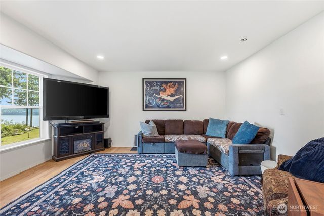 11209 Riviera Drive, Anderson Island, WA 98303