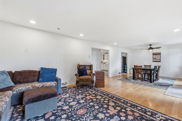 11209 Riviera Drive, Anderson Island, WA 98303