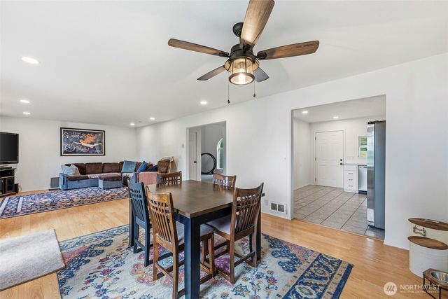 11209 Riviera Drive, Anderson Island, WA 98303