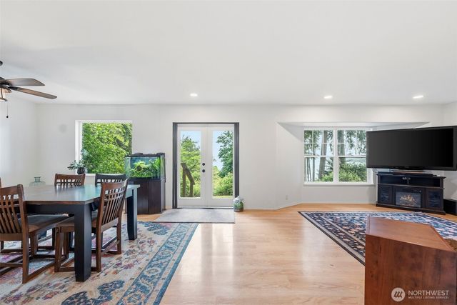 11209 Riviera Drive, Anderson Island, WA 98303