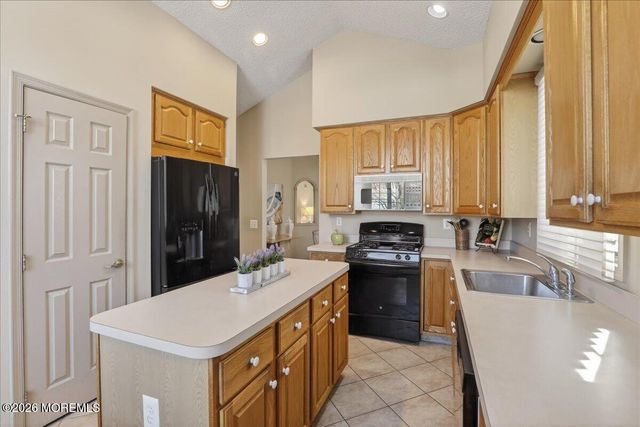 11 Ramsey Way, Monroe, NJ 08831