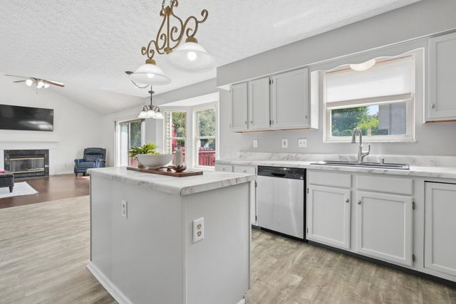 1540 Whitcombe Way, Columbus, OH 43228