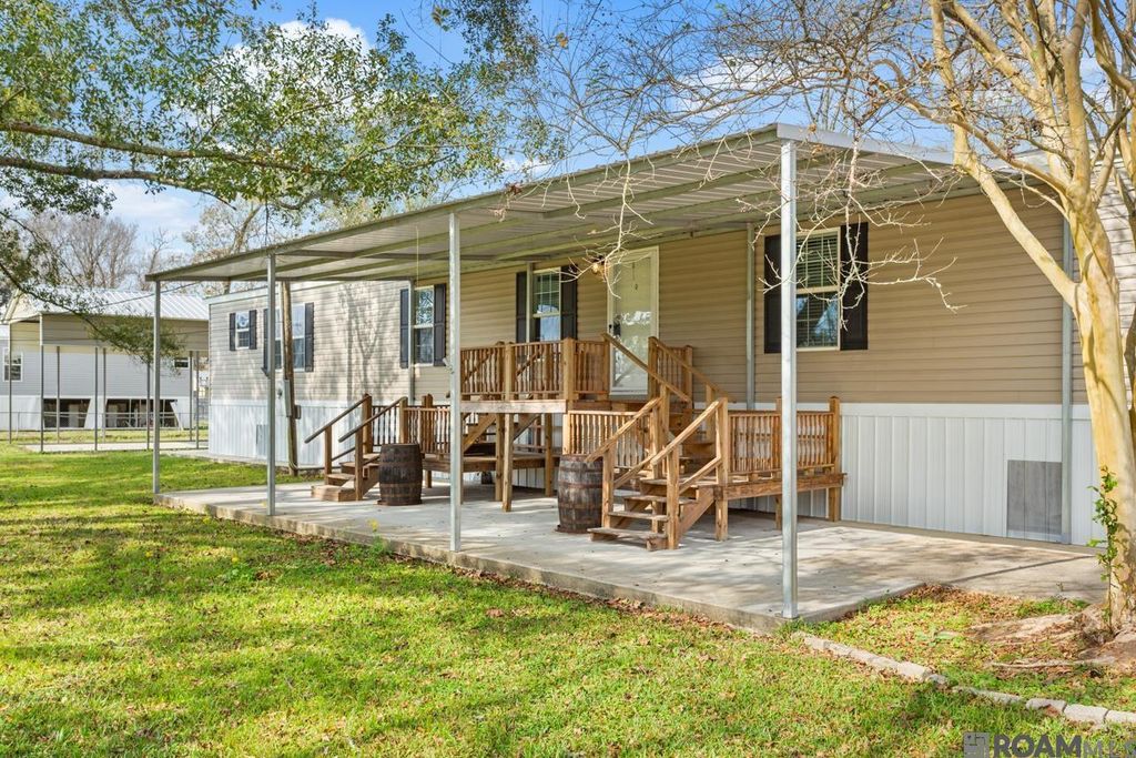 44422 Melancon St, Sorrento, LA 70778