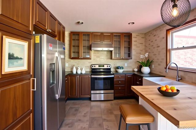 2069 Dexter Road, Auburn Hills, MI 48326