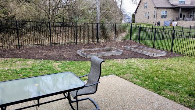 119 Stark Knob Rd, Hendersonville, TN 37075