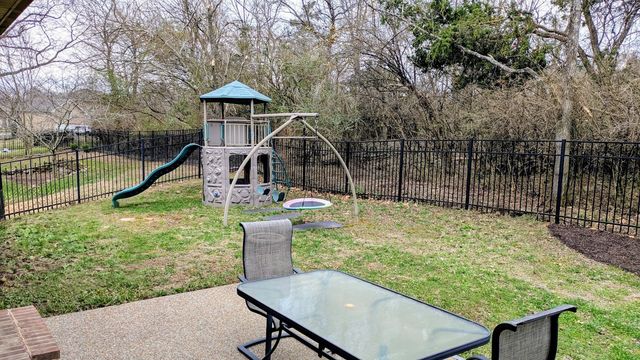 119 Stark Knob Rd, Hendersonville, TN 37075