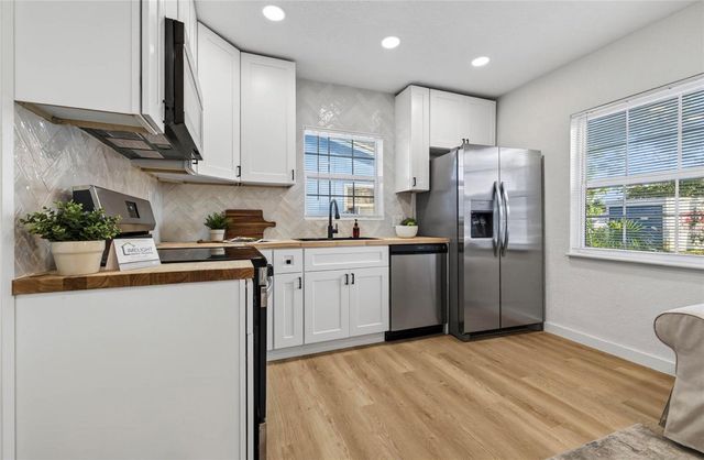 2831 25TH AVENUE N, St Petersburg, FL 33713