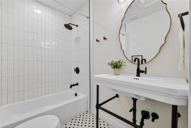 2831 25TH AVENUE N, St Petersburg, FL 33713