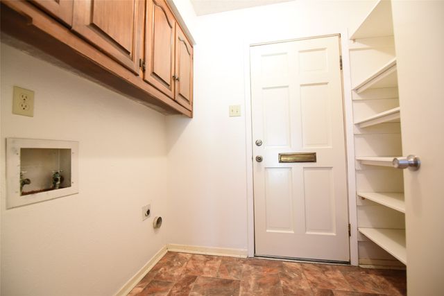 8945 Flicker Lane, Dallas, TX 75238