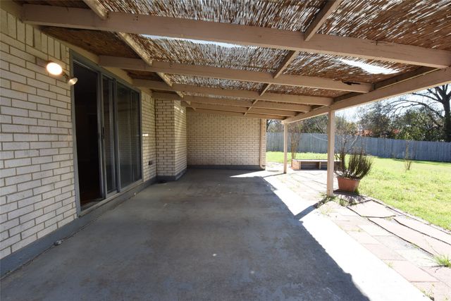 8945 Flicker Lane, Dallas, TX 75238