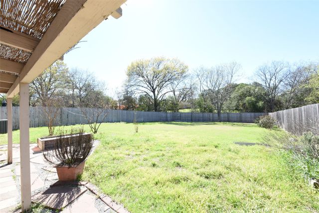 8945 Flicker Lane, Dallas, TX 75238