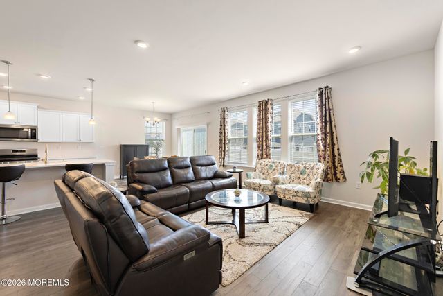 22 Corliss Way, Manahawkin, NJ 08050