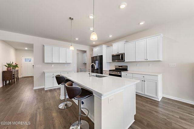 22 Corliss Way, Manahawkin, NJ 08050