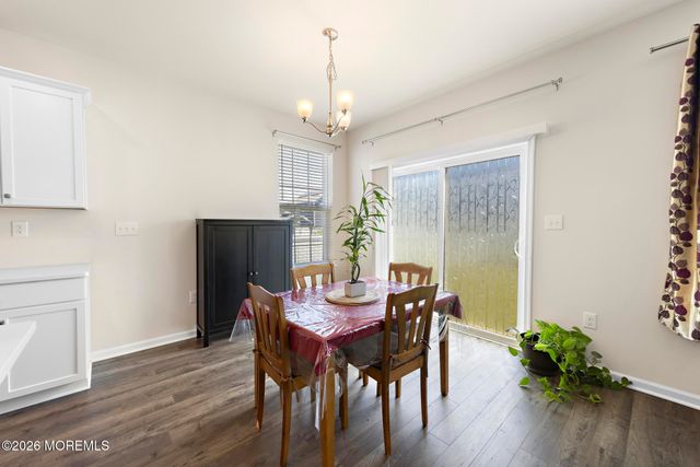 22 Corliss Way, Manahawkin, NJ 08050