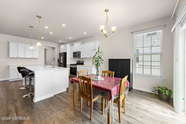 22 Corliss Way, Manahawkin, NJ 08050