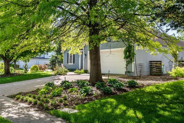 1061 Pumpkin Ridge Street, Gardner, KS 66030